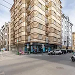 - Large And Comfy Apartament *