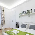 Apartament - Large And Comfy *