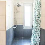 Apartament - Large And Comfy *