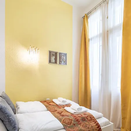 - Large And Comfy Apartamento