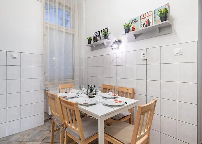 Apartament - Large And Comfy *